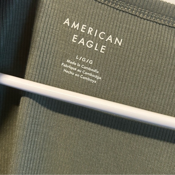 Women's Olive Green Long Sleeve V-Neck Top. Size Large. NWT - Picture 2 of 4